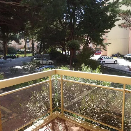 Apartment T2 Avec Grande Terrasse, Proche Port, Plages Et Commerces, Parking Inclus - Fr-1-335-178 *